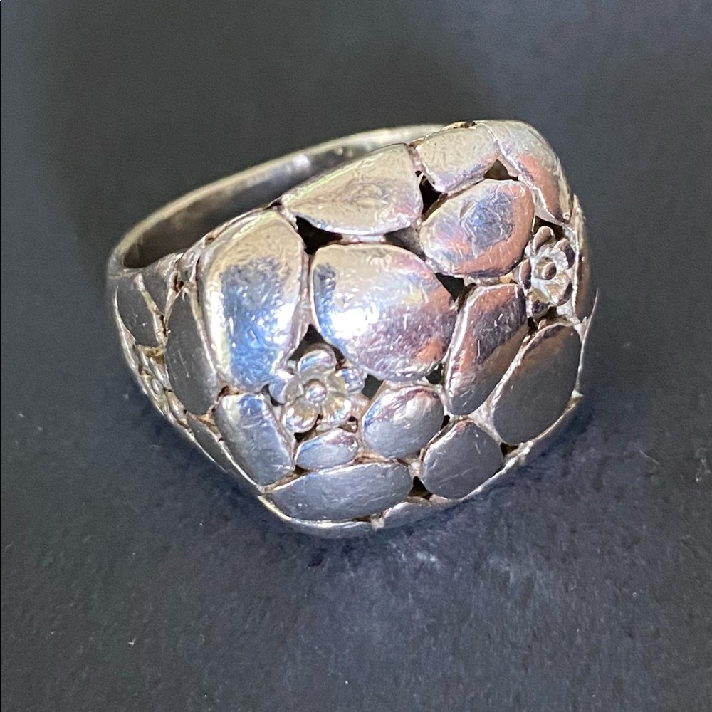 Pretty Sterling Silver Ring - image 3